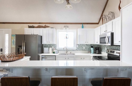 Sea Scape Casa | Private and Quiet Family Retreat - Steps to the Beach