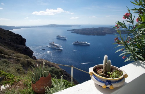 Fira Villa | Villa de lujo privada y aislada con inmaculada vista al mar / volcán