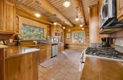 Nemo Casa | Private and secluded home with balcony, decks, patio, and wildlife views