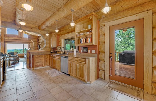 Nemo Casa | Private and secluded home with balcony, decks, patio, and wildlife views