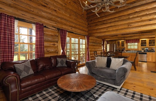 Gallatin Gateway Casa | Private and spacious mountain retreat w/views, privacy, hot tub, & guest house!