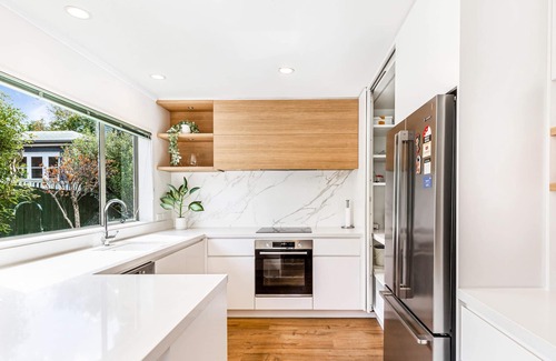 Greenlane - Ellerslie Casa | Private and sunny 3-bedroom home with parking