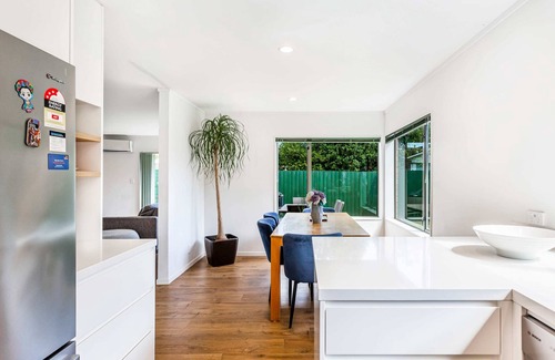 Greenlane - Ellerslie Casa | Private and sunny 3-bedroom home with parking