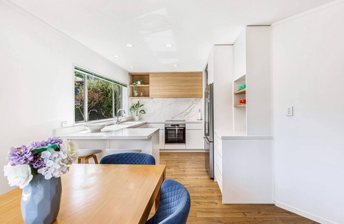 Greenlane - Ellerslie Casa | Private and sunny 3-bedroom home with parking
