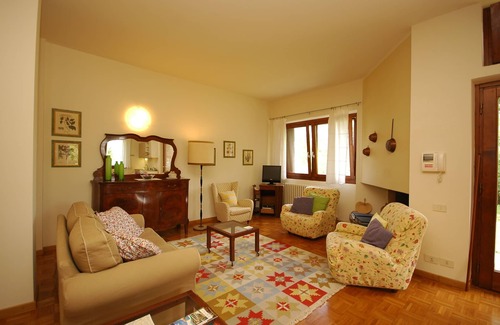 Lonato del Garda Villa | Apartamento privado en villa con piscina, admite mascotas, con vistas al lago de Garda
