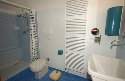Lonato del Garda Villa | Apartamento privado en villa con piscina, admite mascotas, con vistas al lago de Garda