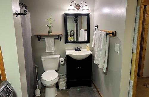 Weaverville Apartamento | Private apartment in a quiet neighborhood with lots of trees and privacy.