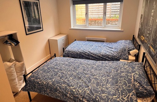 Tring Apartamento | Private Apartment, secluded location, easy access to town and to train station