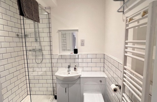Tring Apartamento | Private Apartment, secluded location, easy access to town and to train station