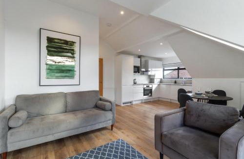 West Hendon Casa | Private Apartments & En-suite Double Rooms - 5 Minute Walk to Hendon Central Station - Reach Central London in just 21 Minutes