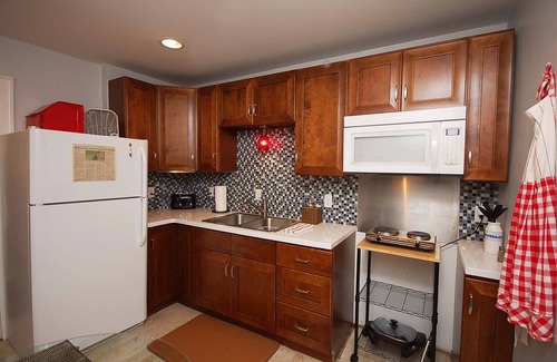 Beverly Hills Apartamento | LINDO apto con vista al campo de golf. Sin tarifas de limpieza / mascotas! ¡buena ubicación!