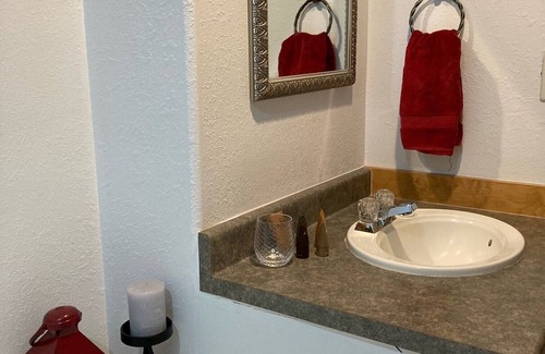 Hill City Cama Y Desayuno | Private B&B Suite in the Heart of the Hills!