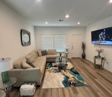 Houston Casa | Private Backyard Pool Table Bar Lounge