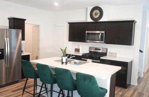 Houston Casa | Private Backyard Pool Table Bar Lounge