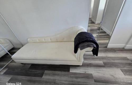 Burlington Apartamento | Private Balcony-Pet Friendly -City Access -Gaming