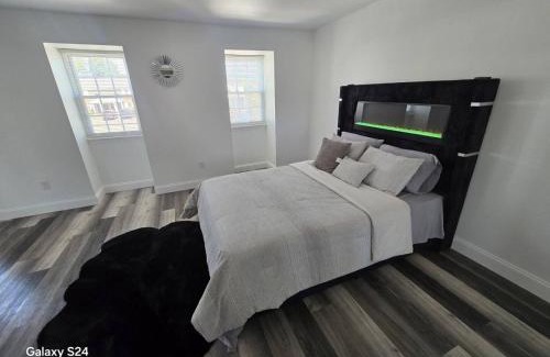 Burlington Apartamento | Private Balcony-Pet Friendly -City Access -Gaming