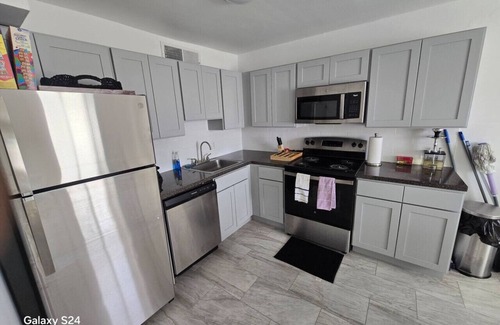 Burlington Apartamento | Private Balcony-Pet Friendly -City Access -Gaming