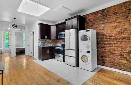 Harlem Apartamento | Private Balcony Room - Shared Luxurious Apartment - Central Harlem