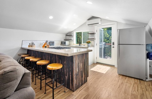 Paso Robles Casa | Private Barn-Style Guesthouse in Paso Robles Wine Country with Hot Tub