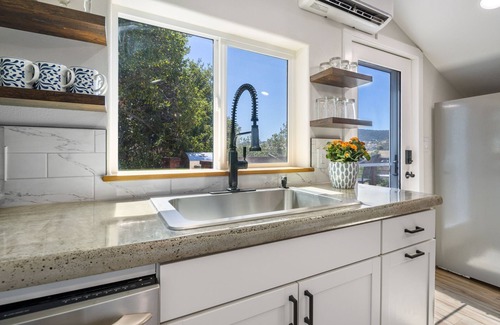 Paso Robles Casa | Private Barn-Style Guesthouse in Paso Robles Wine Country with Hot Tub