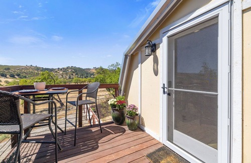 Paso Robles Casa | Private Barn-Style Guesthouse in Paso Robles Wine Country with Hot Tub