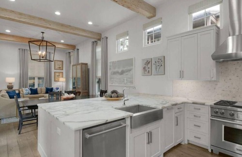 West Panama City Beach Cabaña | PRIVATE BEACH ACCESS-2 Minute Walk-Stunning South Side Retreat-Courtyard/Pool