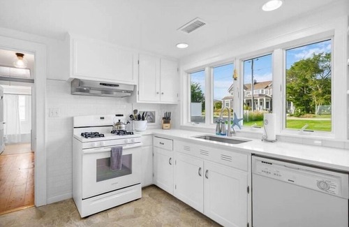 West Harwich Casa | Private beach all for you! 6 bedrooms and 5 full baths. RPMS053