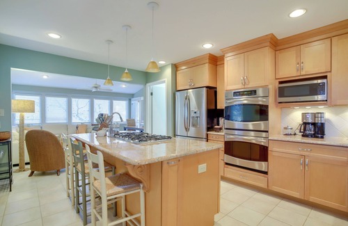 North Shores Casa | PRIVATE BEACH! CANAL VIEWS! LINENS INCLUDED!