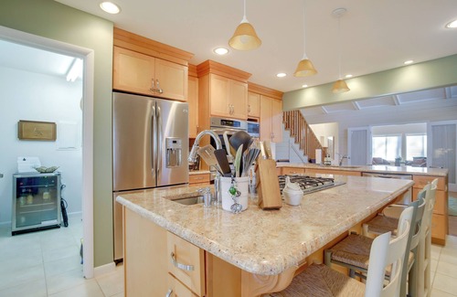 North Shores Casa | PRIVATE BEACH! CANAL VIEWS! LINENS INCLUDED!