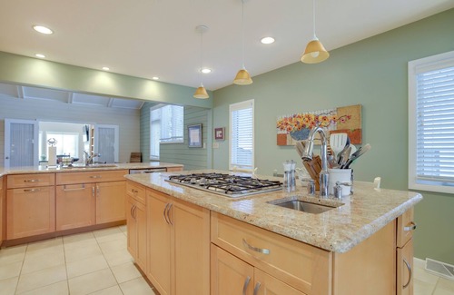 North Shores Casa | PRIVATE BEACH! CANAL VIEWS! LINENS INCLUDED!