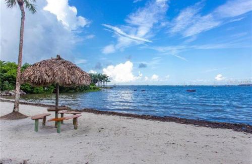 Bayview Casa | Private Beach Condo Mins To Beach, Pool, Hot Tub