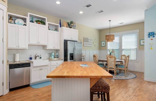 Sailhouse Casa | Blissful Retreat 1 Story, Fishing Pier & Pool. More than a stay it's a Retreat!