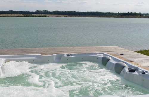 Lobnitz Casa | Playa privada! Casa 'California' con chimenea, sauna y bañera de hidromasaje derecha en el lago