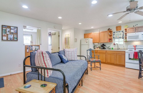 Galveston Apartamento | Private Beach Pass: Cozy Galveston Apartment!