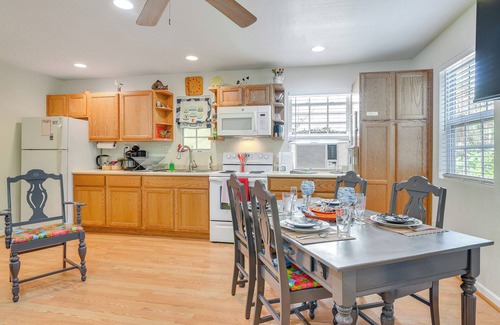 Galveston Apartamento | Private Beach Pass: Cozy Galveston Apartment!