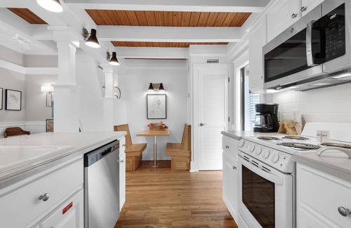 Rosemary Beach Cabaña | PRIVATE BEACH/POOL ACCESS-Cozy Getaway-One minute to the Beach!! 2bikes