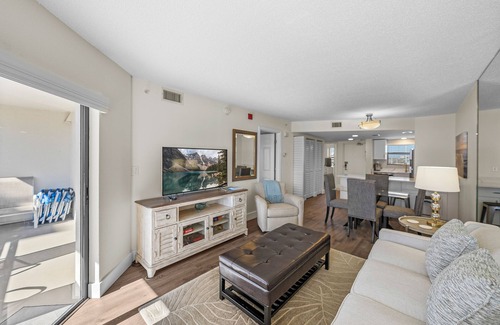 Belle Vista Condominio | Private Beach | Pool & Gulf Peek Views