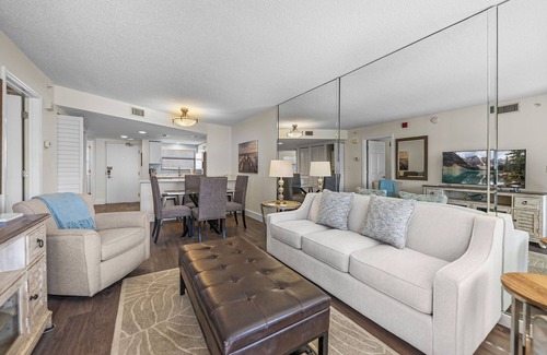 Belle Vista Condominio | Private Beach | Pool & Gulf Peek Views
