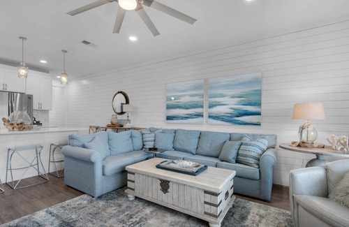 Seagrove Beach Condominio | Private Beach | 1 minute walk to Beach! | Beautifully updated 1 bedroom condo | Sleeps 6 | Wi-Fi