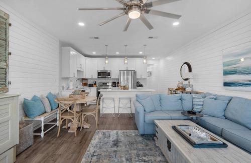 Seagrove Beach Condominio | Private Beach | 1 minute walk to Beach! | Beautifully updated 1 bedroom condo | Sleeps 6 | Wi-Fi