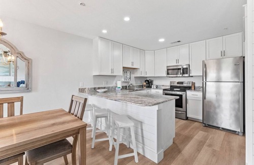Gulf Place Condominio | Private Beach Access at Gulf Place~ 3 Pools,Tennis