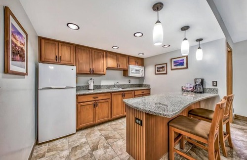 South Lake Tahoe Complejo | Private Beach Resort for Summer Family Fun