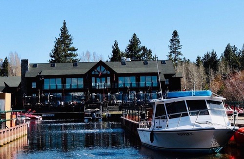 South Lake Tahoe Complejo | Private Beach Resort for Summer Family Fun