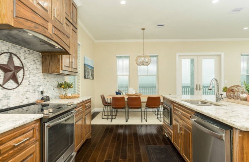 Galveston Casa | Private Beachfront home w/ HOT TUB, 2 Decks, Open Plan & Dune Walkover