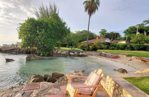 Cave Cabaña | Private beachfront paradise 2cottages & 2 rooms in Bluefield's Bay AC, Wi-Fi