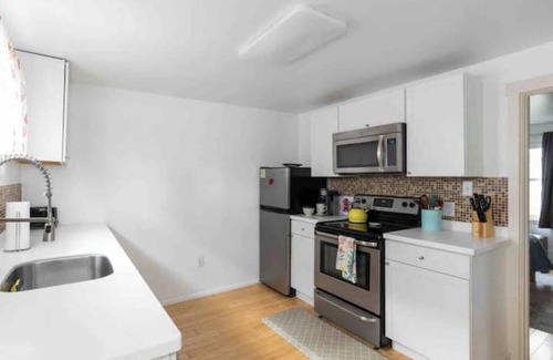 Old North End Apartamento | Private+Beautiful Downtown Pad- Near Church St