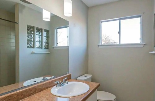 Coronado Hills Apartamento | Private Bed & Bath w/Sparkling Pool