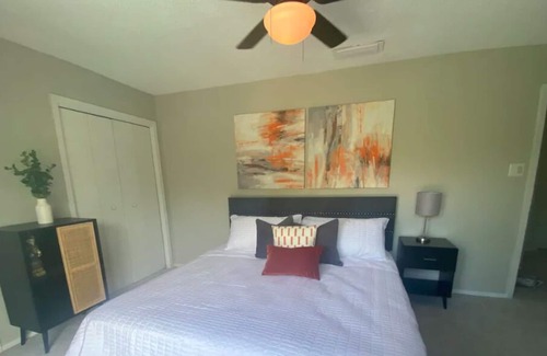 Coronado Hills Apartamento | Private Bed & Bath w/Sparkling Pool