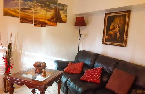 Coral Way Cama Y Desayuno | Habitación con baño privado en casa en Pequeña Habana, Miami