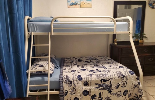 Coral Way Cama Y Desayuno | Habitación con baño privado en casa en Pequeña Habana, Miami